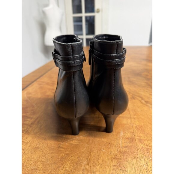 Cole Haan Women’s 9.5 Black Leather Kitten Heel Zip Ankle Boots Style D42371 - Picture 4 of 6